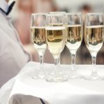 Frais de service : ce que vous devez savoir avant de réserver votre croisière