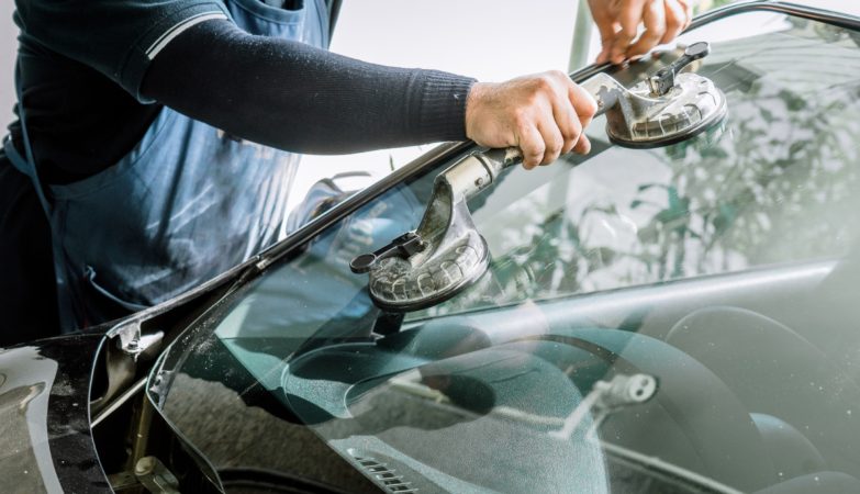 Comment bien choisir un professionnel pour le remplacement de votre pare-brise en Loire-Atlantique ?