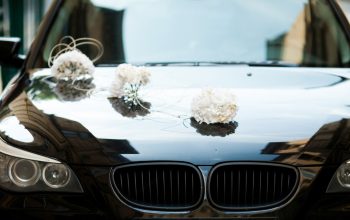 Voiture balai pour mariage : faut-il une assurance spécifique ?