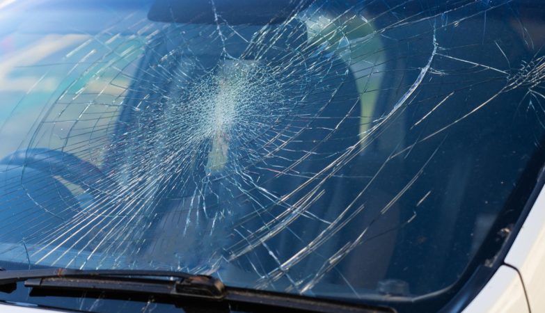 Pare-brise fissuré à Nantes ? Voici pourquoi il est crucial de le remplacer sans tarder