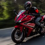 Comment choisir les meilleures options pour assurer une moto puissante ?