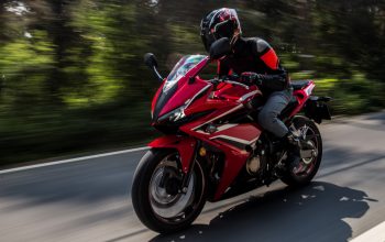Comment choisir les meilleures options pour assurer une moto puissante ?