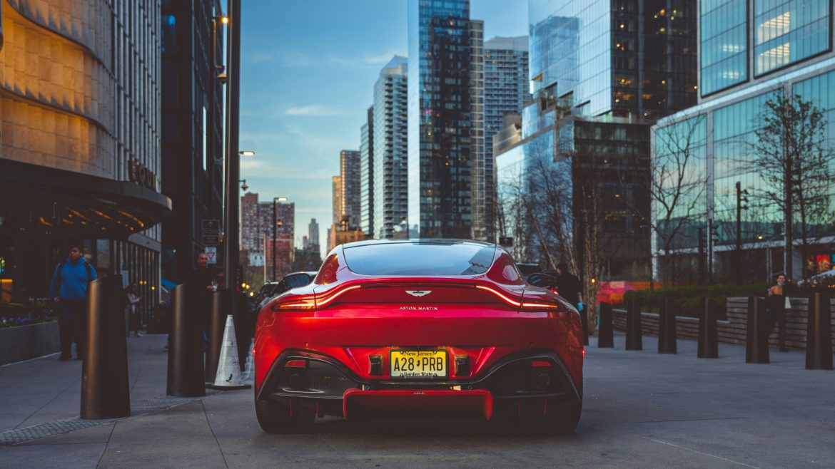 Acheter une Aston Martin Vantage d&rsquo;occasion : ce qu&rsquo;il faut savoir avant de se lancer