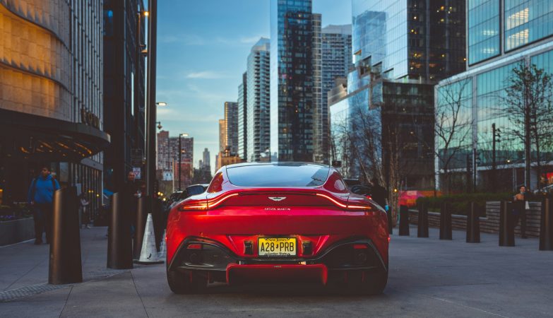 Acheter une Aston Martin Vantage d'occasion : ce qu'il faut savoir avant de se lancer