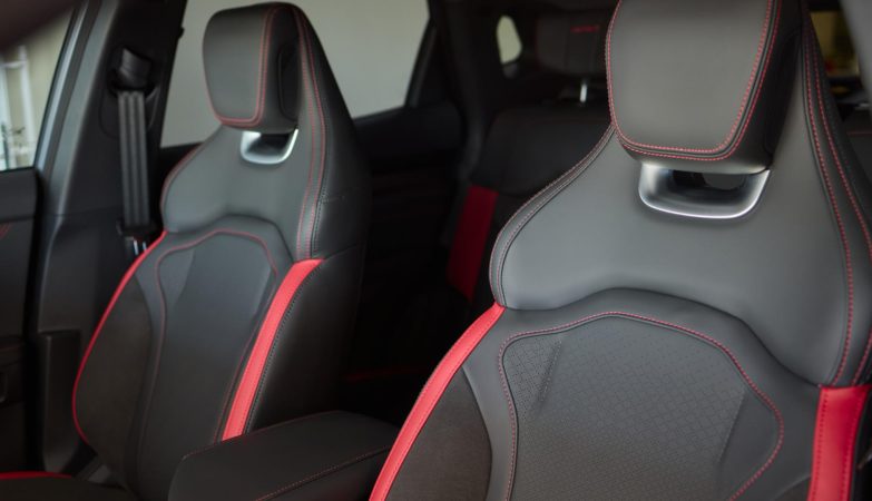Siège baquet sur route : homologation, contrôle technique et ce que l'assurance ne pardonne pas